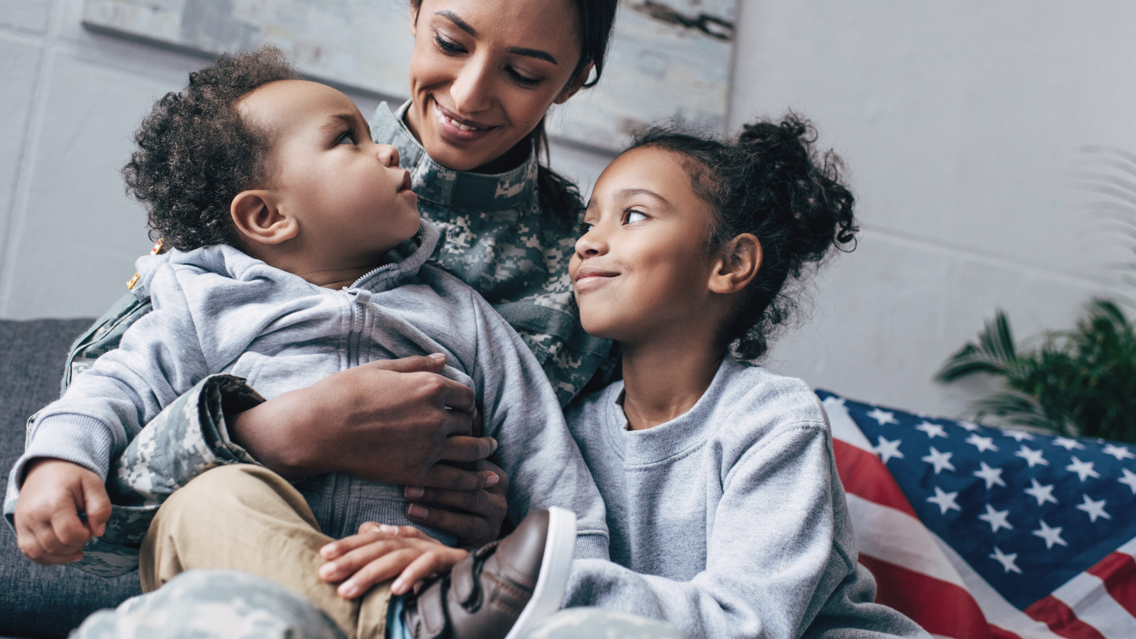 Militaire avec ses enfants