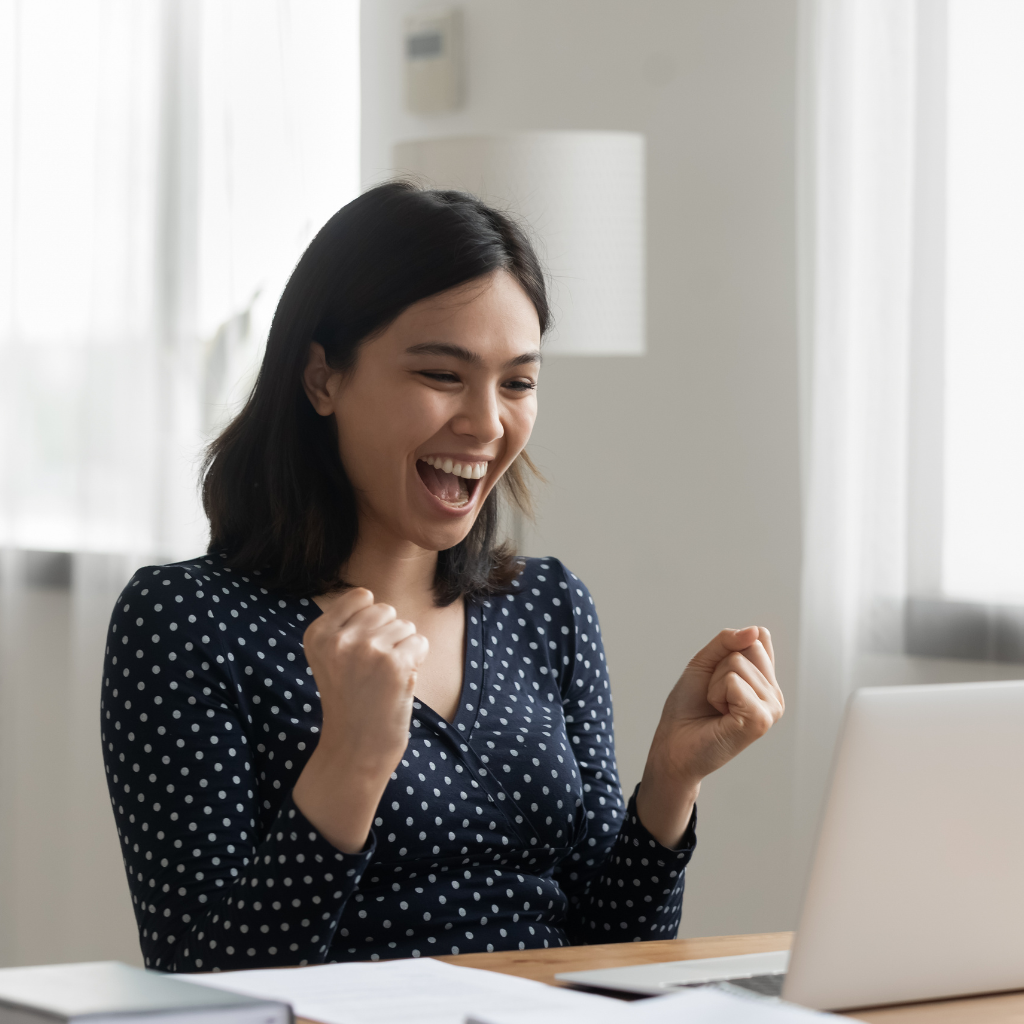 Une femme autoentrepreneuse qui déménage